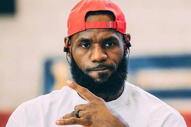 詹姆斯霸气回应网络喷子