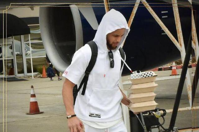 库里场均四犯！真·金州饿汉