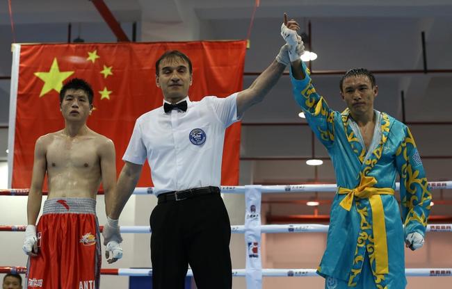 世界拳击联赛贵阳站中国不敌哈萨克，0比5凸显差距。
