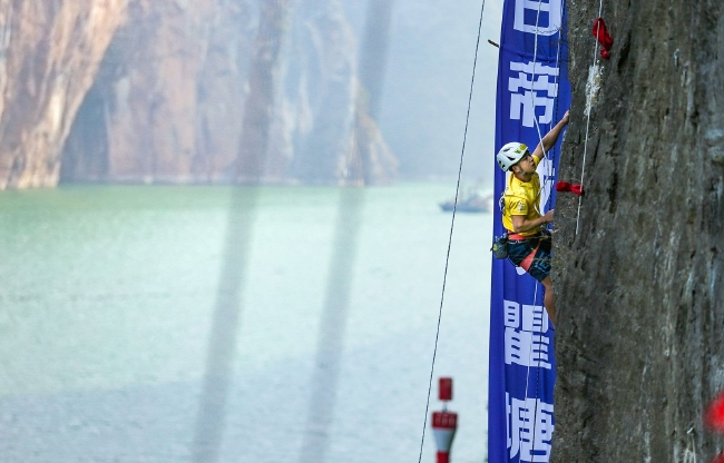 中国攀岩自然岩壁系列赛举行 5A级景区再迎勇士