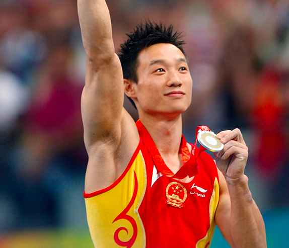 北京奥运杨威拿下金牌.东方ic 资料图