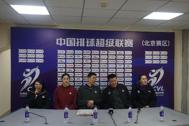 双方出席赛后发布会