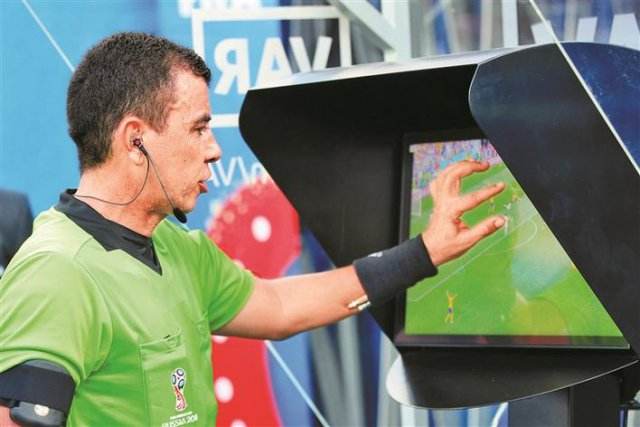 巴西队连续三个进球被吹