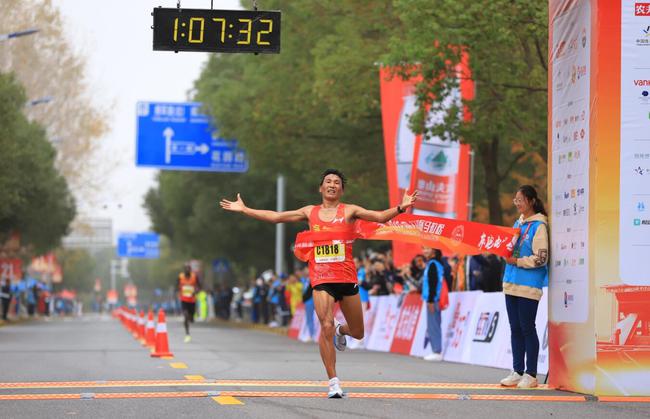 奔跑中国圆满落幕:用镜头将马拉松带向全中国