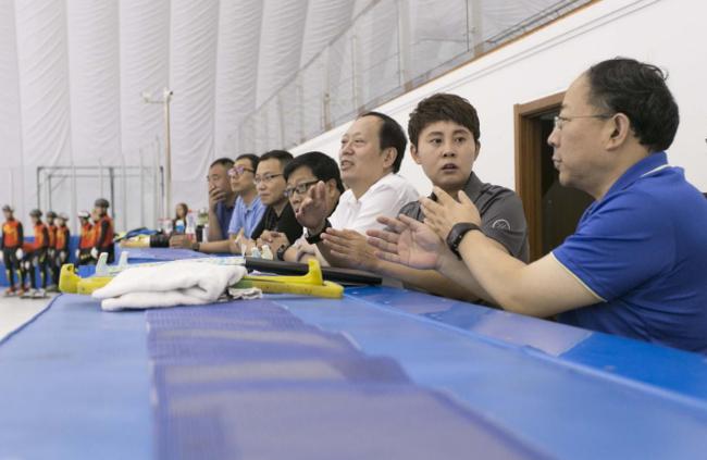 王濛主教练与竞体司刘国勇司长交流中