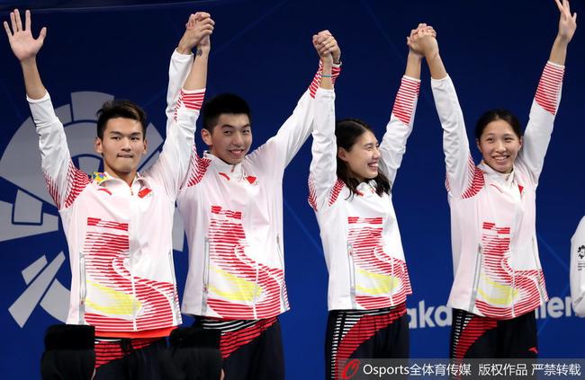 男女混合4x100米混合泳接力决赛 中国队破亚洲纪录夺冠