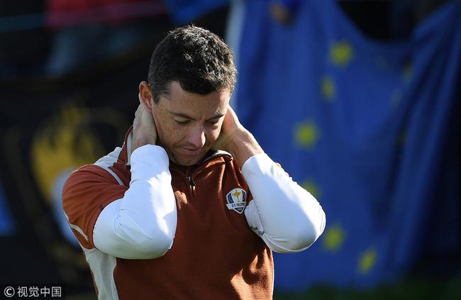 小麦击球下水很懊恼