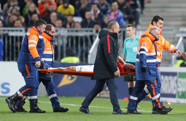 穆蒂尼奥被抬走