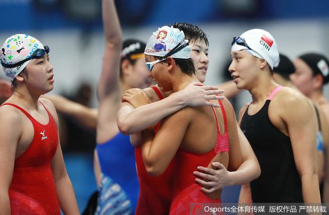 女子4乘100米自由泳接力 中国亚军