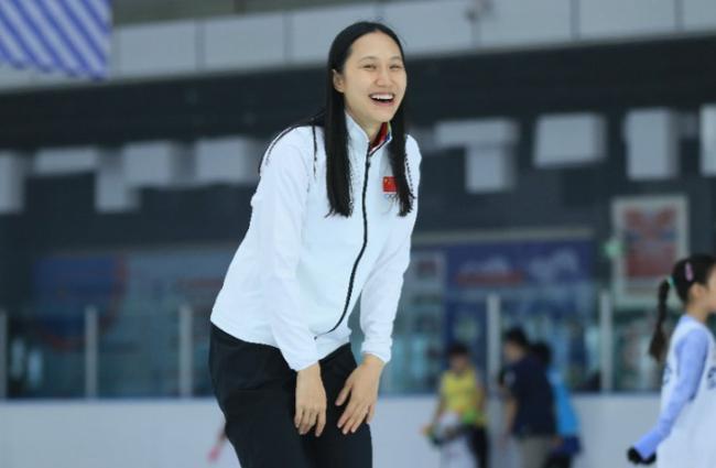 军中红花张虹出任冰雪大使