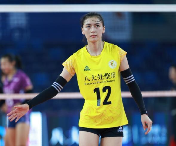 中国女排16人出征国家联赛 四名新人仅缪伊雯入选！