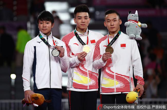 林超攀和肖若腾获得全能金牌和铜牌