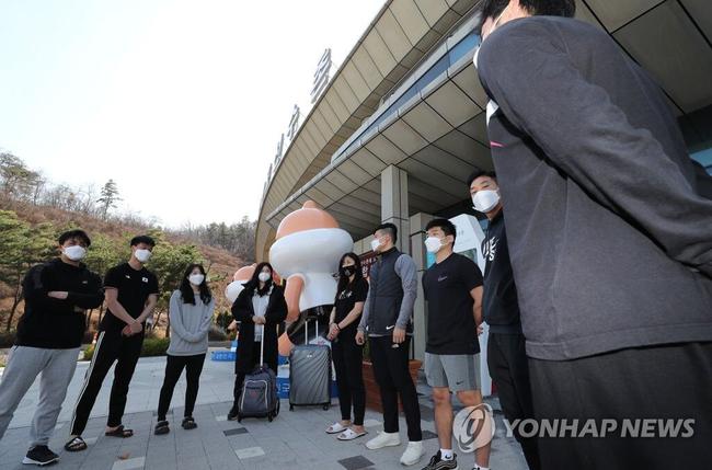 病例激增韩国选手重返国家训练中心推迟一周 手机新浪网