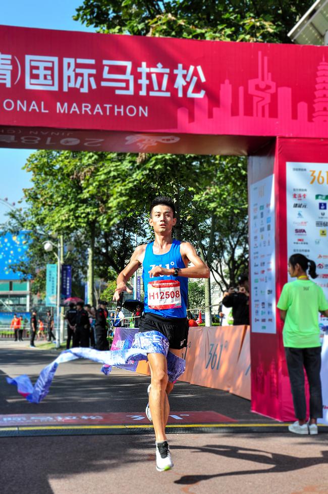 2018济南国际马拉松落幕关思杨获得半马冠军