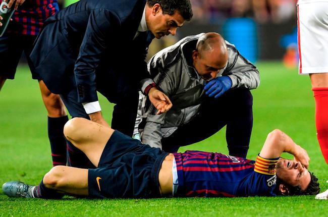 梅西遭遇重伤!右胳膊反向弯折 这幕太恐怖