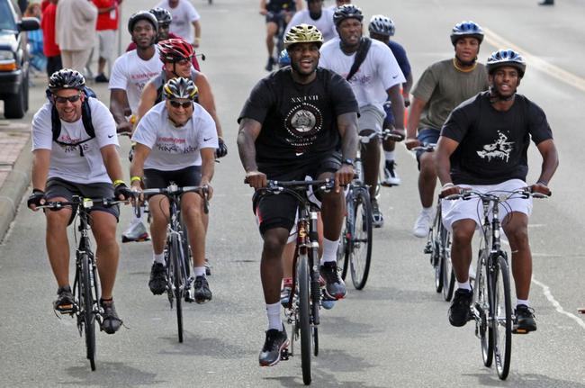 詹姆斯酷爱骑车运动