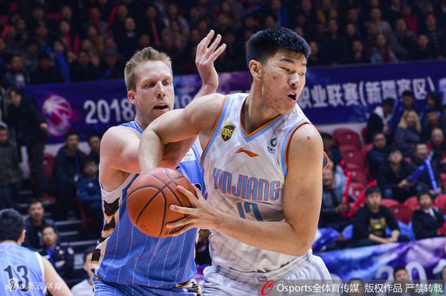 汉密尔顿20分8篮板3助攻