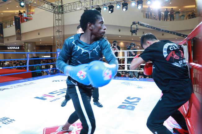 我就是拳王沈阳赛区 "蜘蛛侠""黑豹"现身拳台_武术散打_新浪竞技风暴