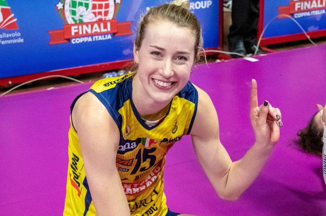 北京时间3月29日 在东京奥运会推迟前,美国女排名将希尔接受了美国