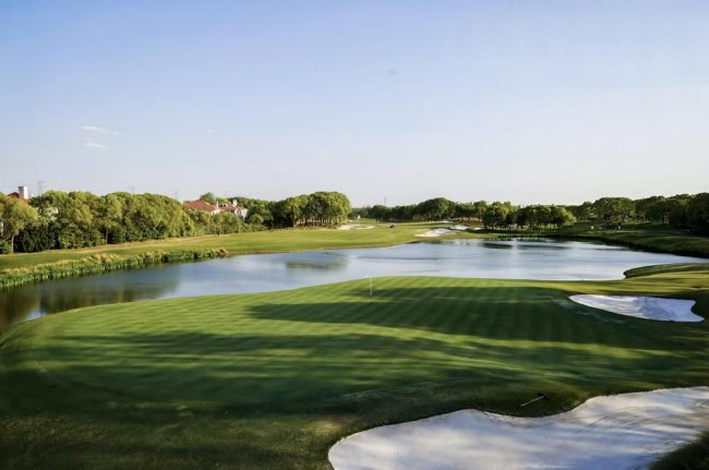 朗拿甸奴伯特-鍾斯設計的穎奕安亭高爾夫球會舉辦了富豪中國公開賽（照片來自富豪中國公開賽）