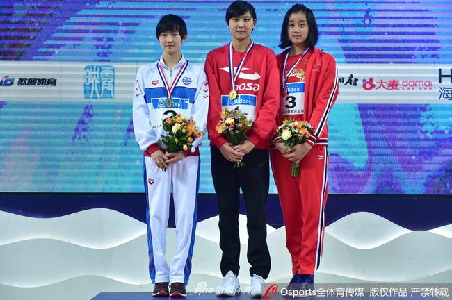 女子800米王简嘉禾夺冠李冰洁亚军