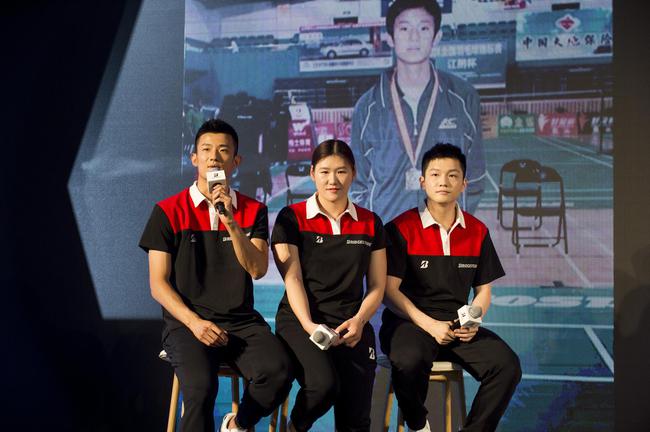 谌龙和叶诗文、樊振东一起出席活动