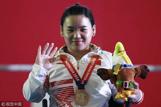 郭玲玲连破两次世界纪录