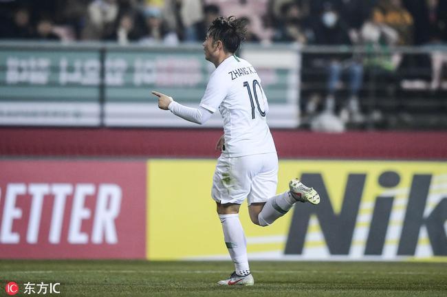张稀哲在比赛中打入一粒进球