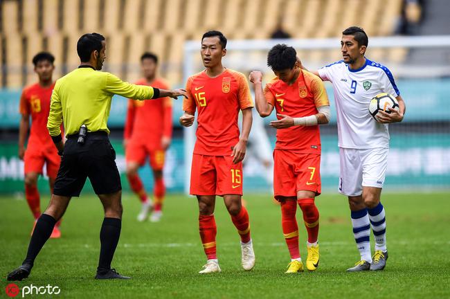 韦世豪赛后专程去医院探望舒库罗夫