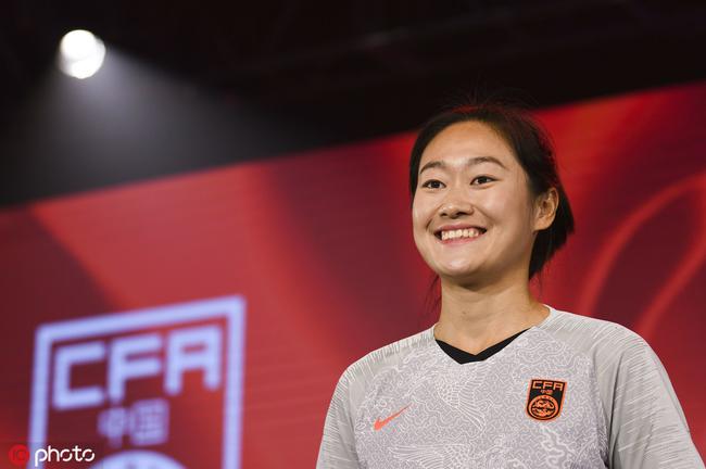 吴海燕霸气十足女足世界杯的脚步愈发临近,铿锵玫瑰的战袍已经确定