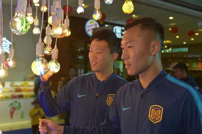 吴曦和谢鹏飞出席