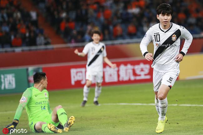 王大雷成背景板