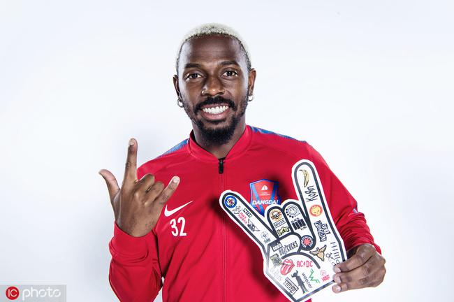 标题:费尔南多要走重庆一点不慌 ¨外援> 渝媒:新外援又是辆摩托