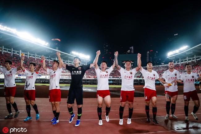 上港足协杯晋级赛后谢场