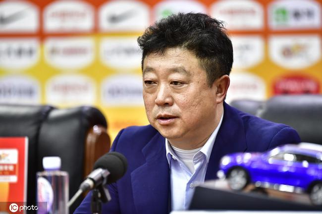 斯威vs卓尔首发:卡尔德克单箭头 拉斐尔搭档埃弗拉