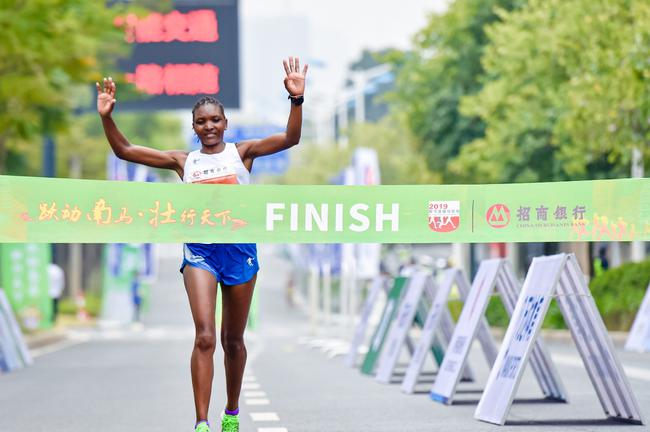马拉松女子冠军肯尼亚选手Flavious Teresa KKwamboka