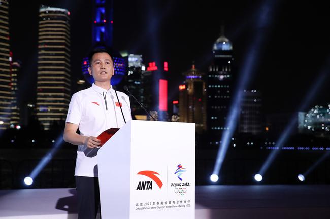 (安踏集团执行董事,专业运动群ceo吴永华发表致辞)