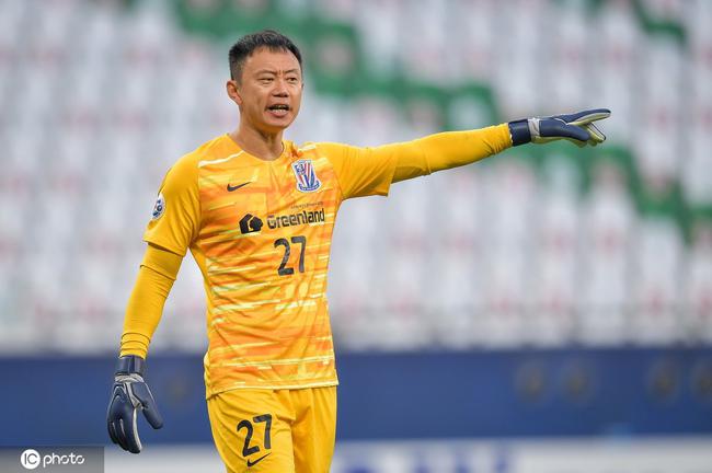 拿高薪不是球员拿刀逼着俱乐部签的 李帅舌战球迷