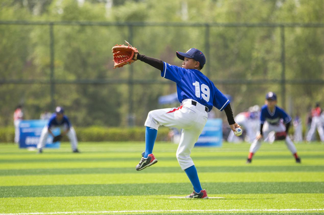 棒少年北京西城区举办首届中小学生棒垒球比赛