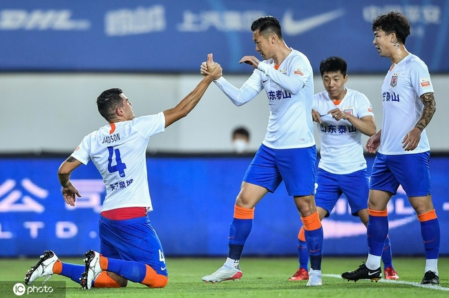 中超-孙准浩传射奥斯卡失点 泰山2-0海港领先8分 中超-孙准浩传射奥斯卡失点 泰山2-0海港领先8分