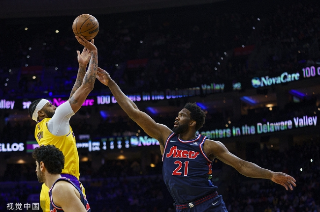 詹姆斯缺阵浓眉独自扛起湖人前进大旗