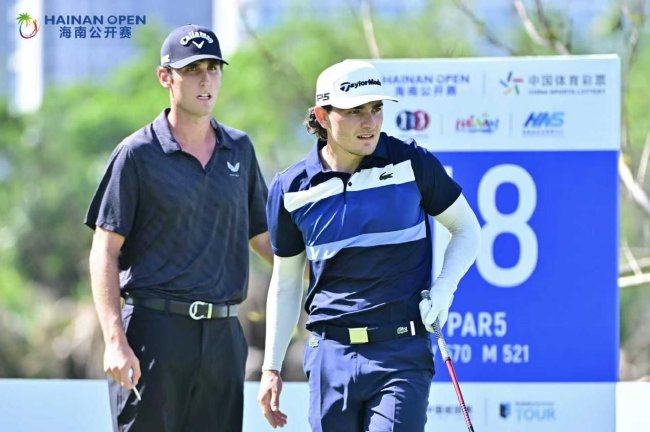 連拿度-帕拉托雷、麥斯米利安-史丹萊希納（右）