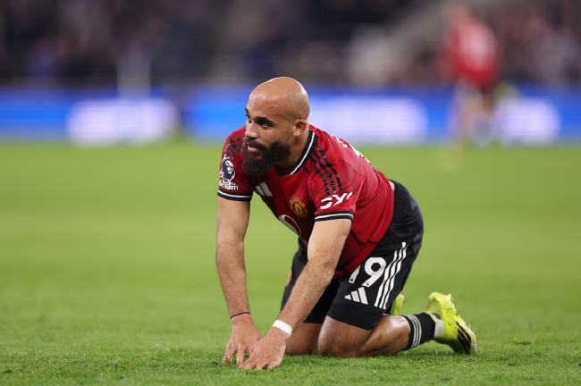 曼联前锋姆伯莫受伤