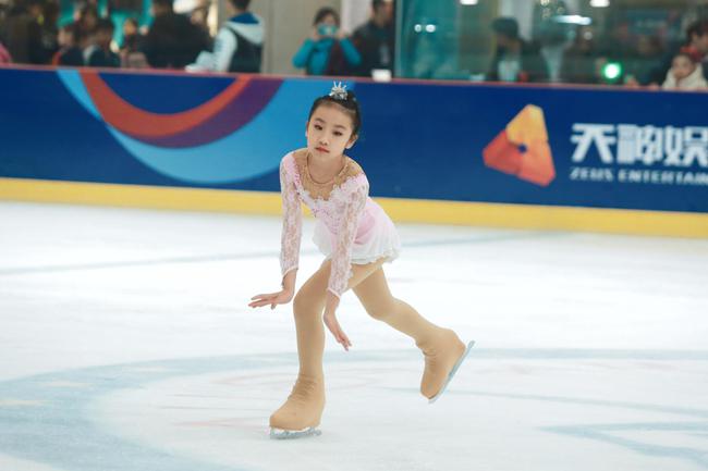 全明星花样滑冰邀请赛火热开赛
