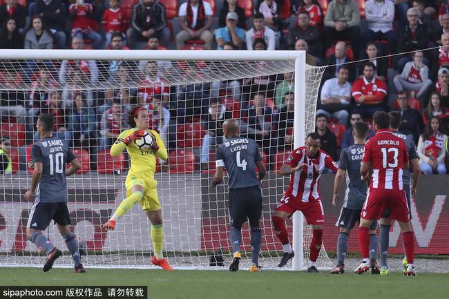 阿维斯两主力中场1伤1停