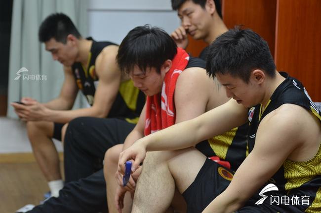 丁彦雨航赛后成活宝