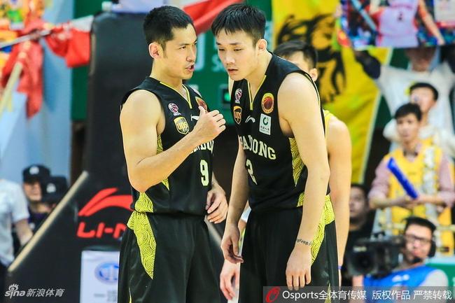丁彦雨航带伤出战得到13分