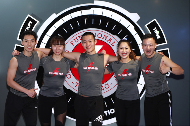 高颜值教练团队脏乱有味vs整洁有品传统健身房的另一痛点就是健身环境