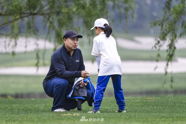 刘国梁现场指导女儿