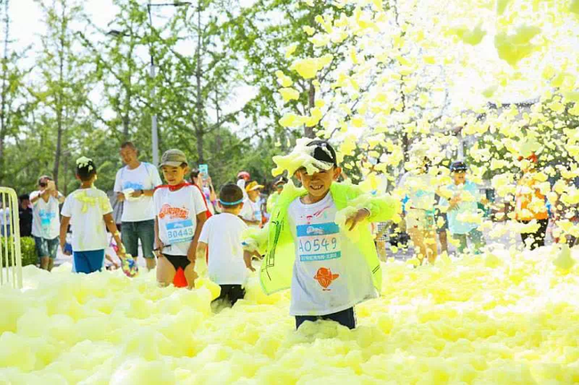 孩子们欢度六一